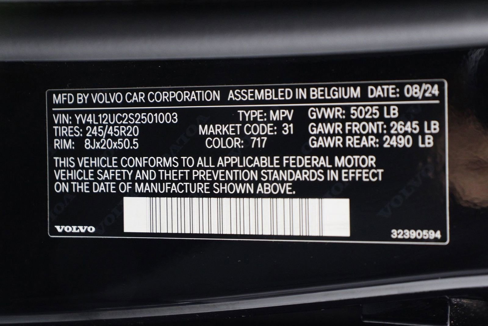 Certified 2025 Volvo XC40 B5 Plus AWD/4WD image 16