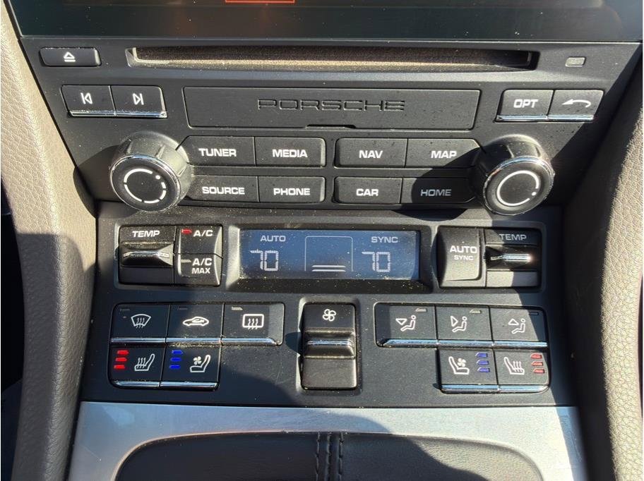 Used 2018 Porsche 718 Boxster image 17