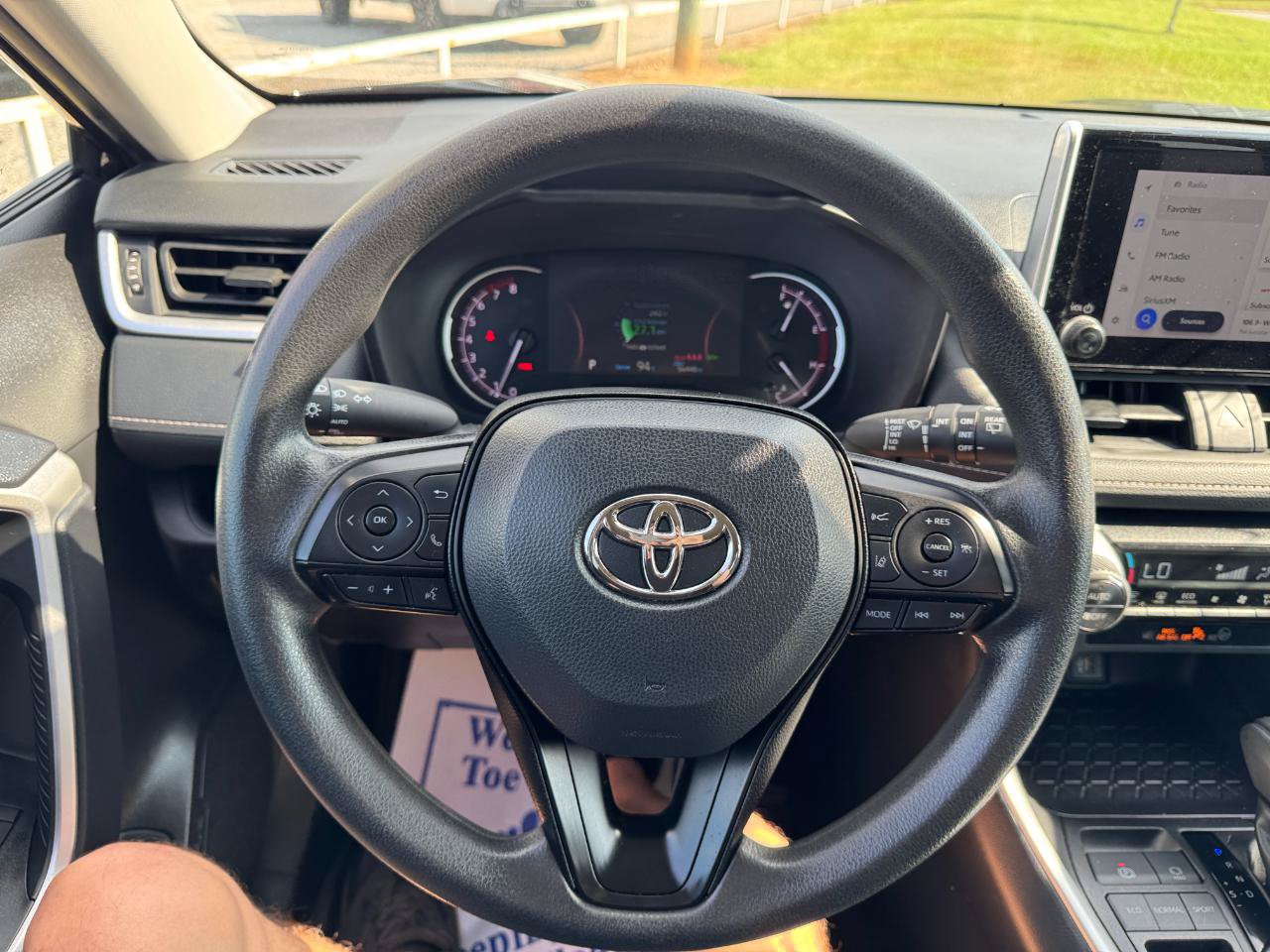 Used 2024 Toyota RAV4 XLE FWD image 27
