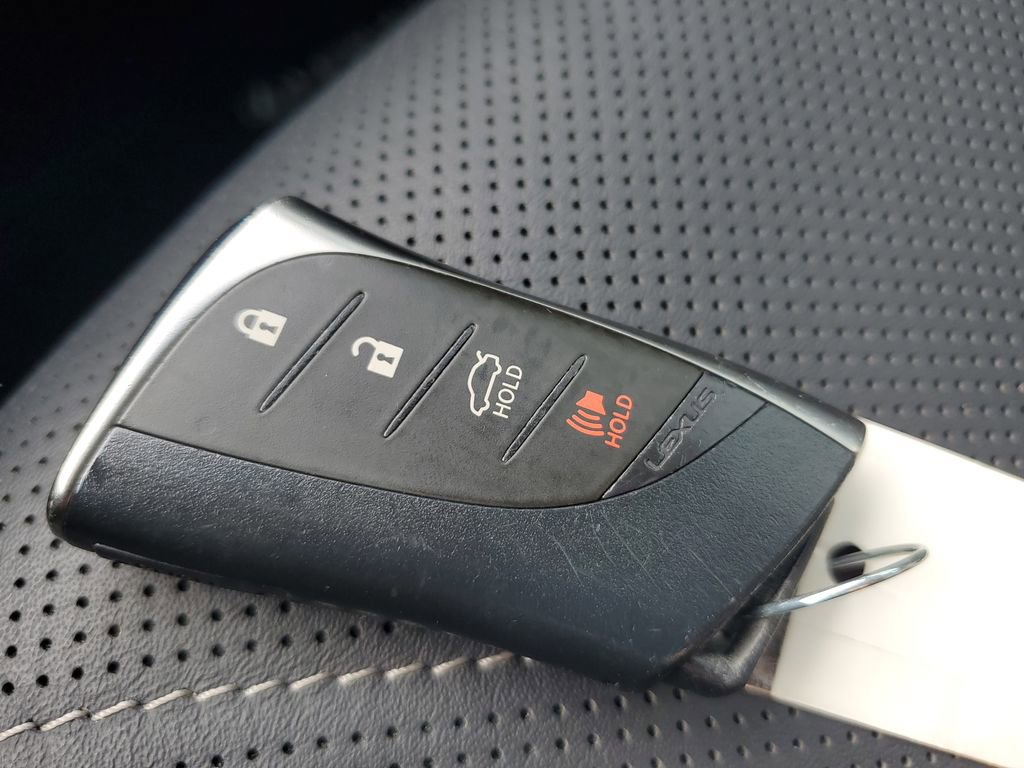 Used 2019 Lexus ES 300h Ultra Luxury w/ Accessory Package 2 image 28