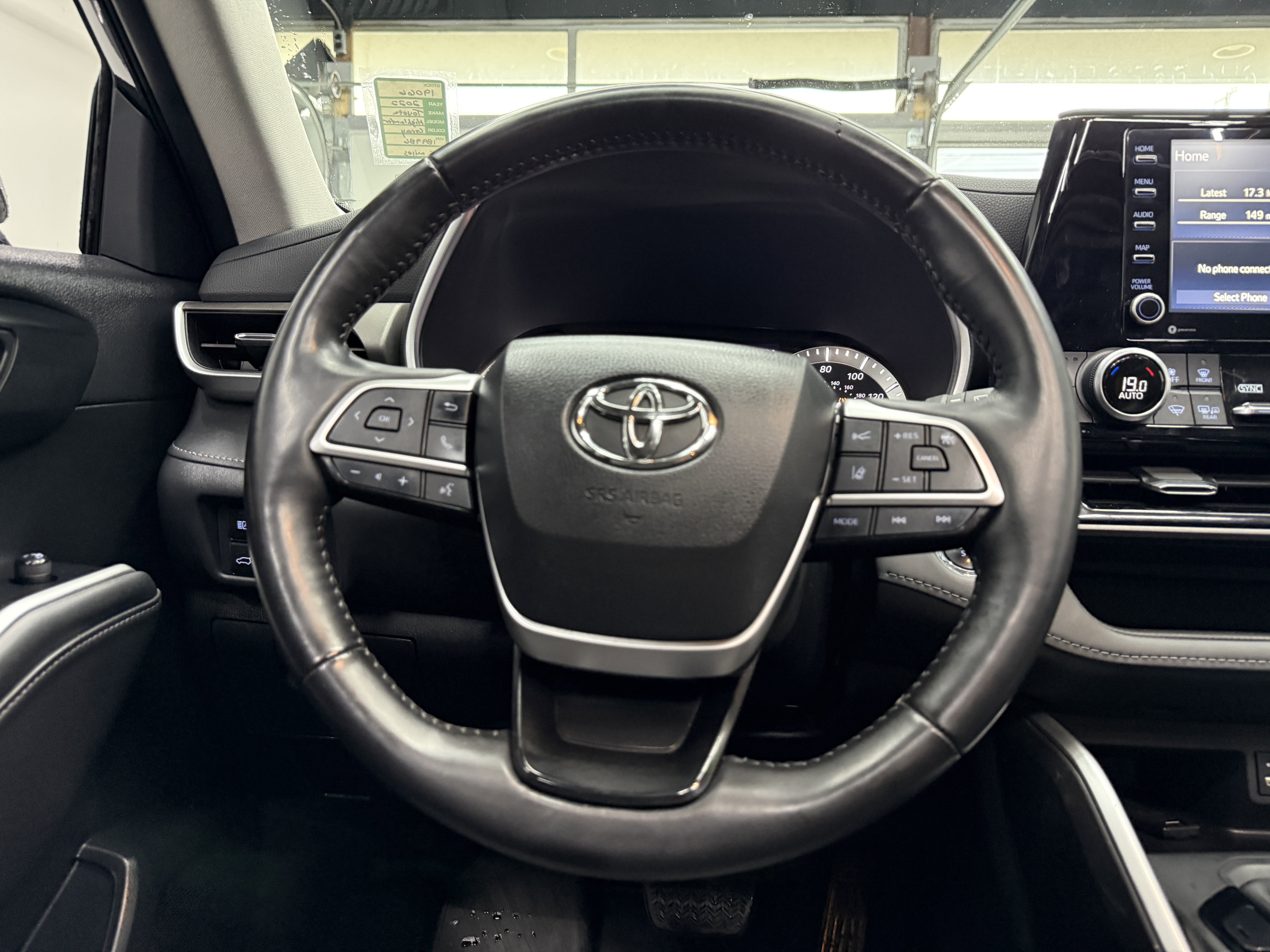 Used 2022 Toyota Highlander XLE AWD/4WD image 14