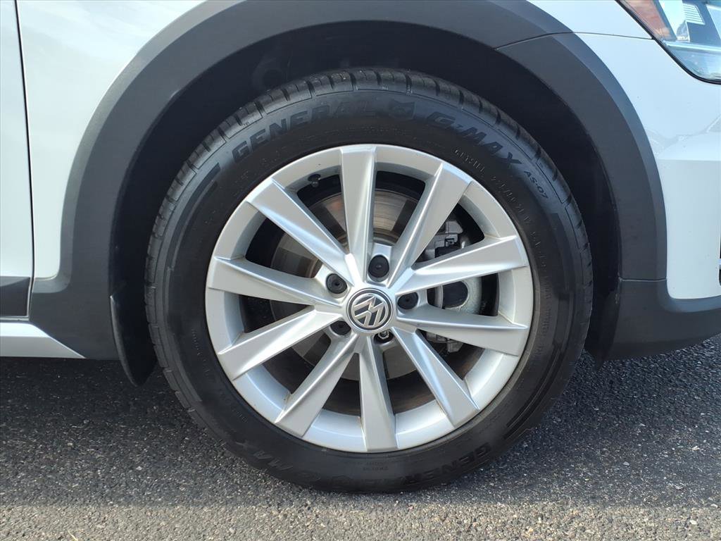 Used 2018 Volkswagen Golf Alltrack SE image 9