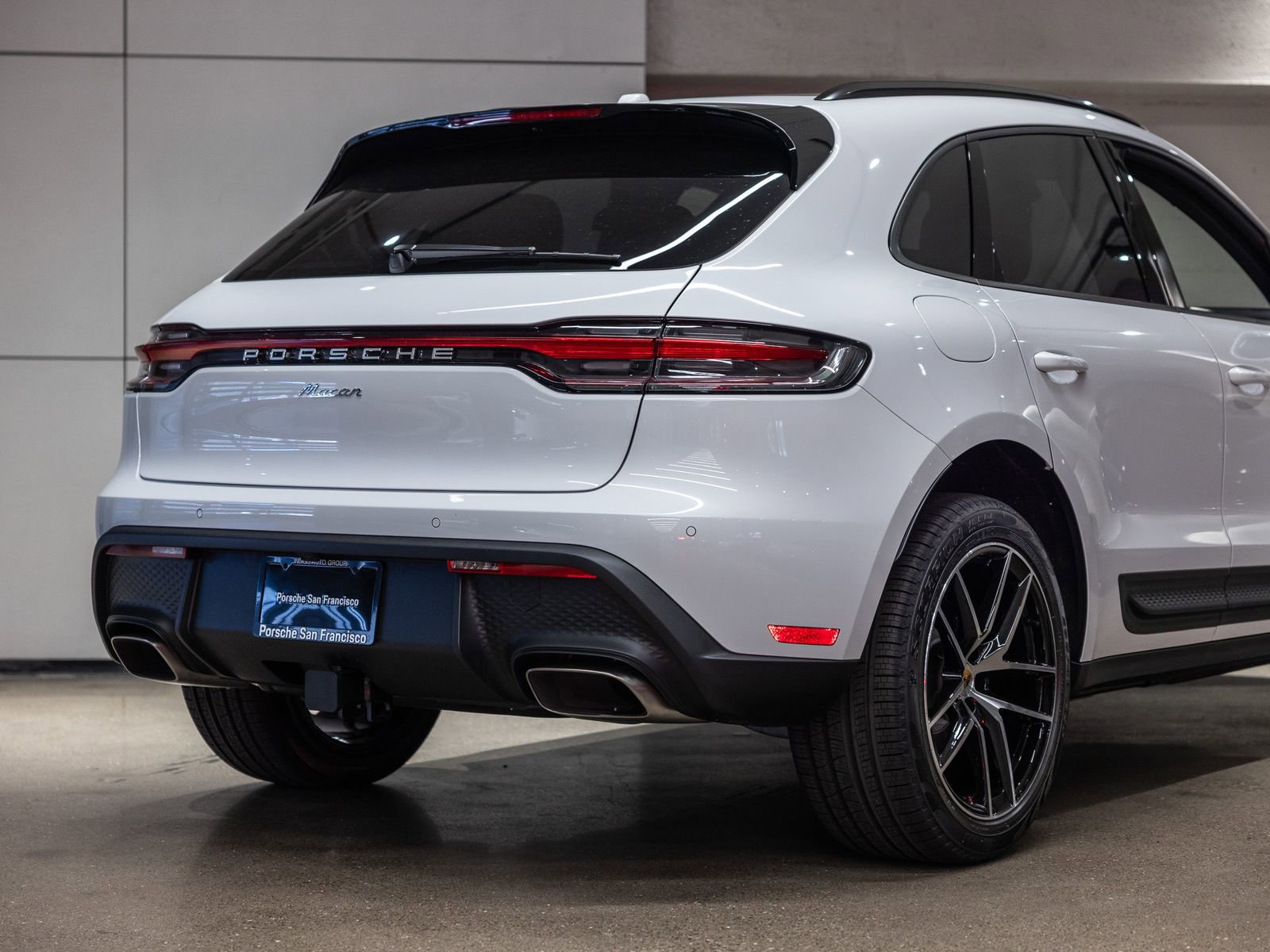 Certified 2025 Porsche Macan image 22