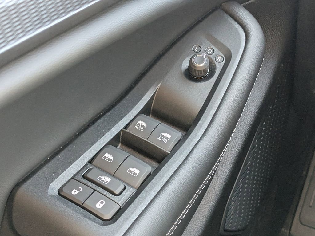 Used 2025 Jeep Grand Cherokee Laredo X w/ Trailer Tow Package image 20