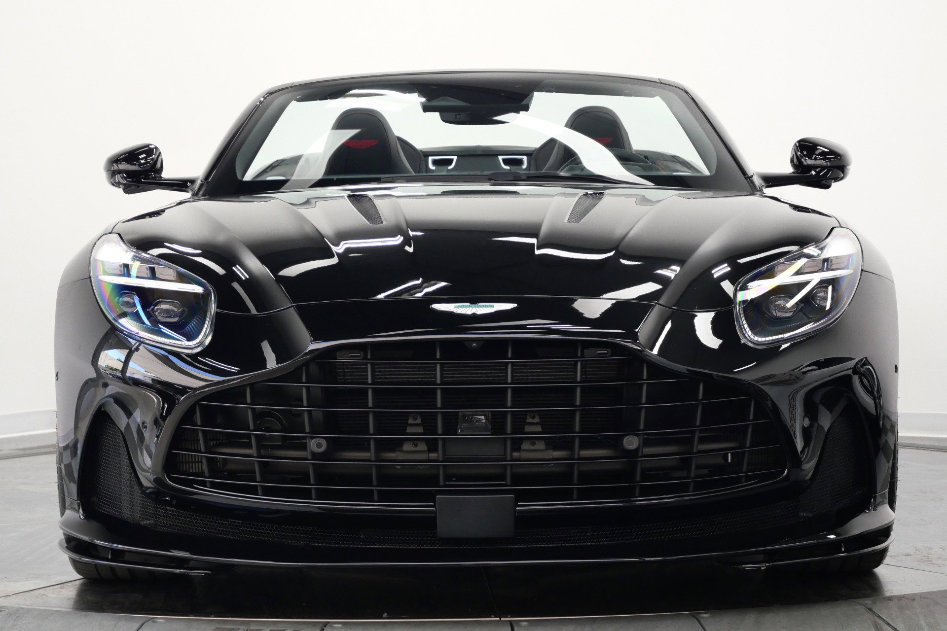Used 2025 Aston Martin DB12 Convertible RWD image 4