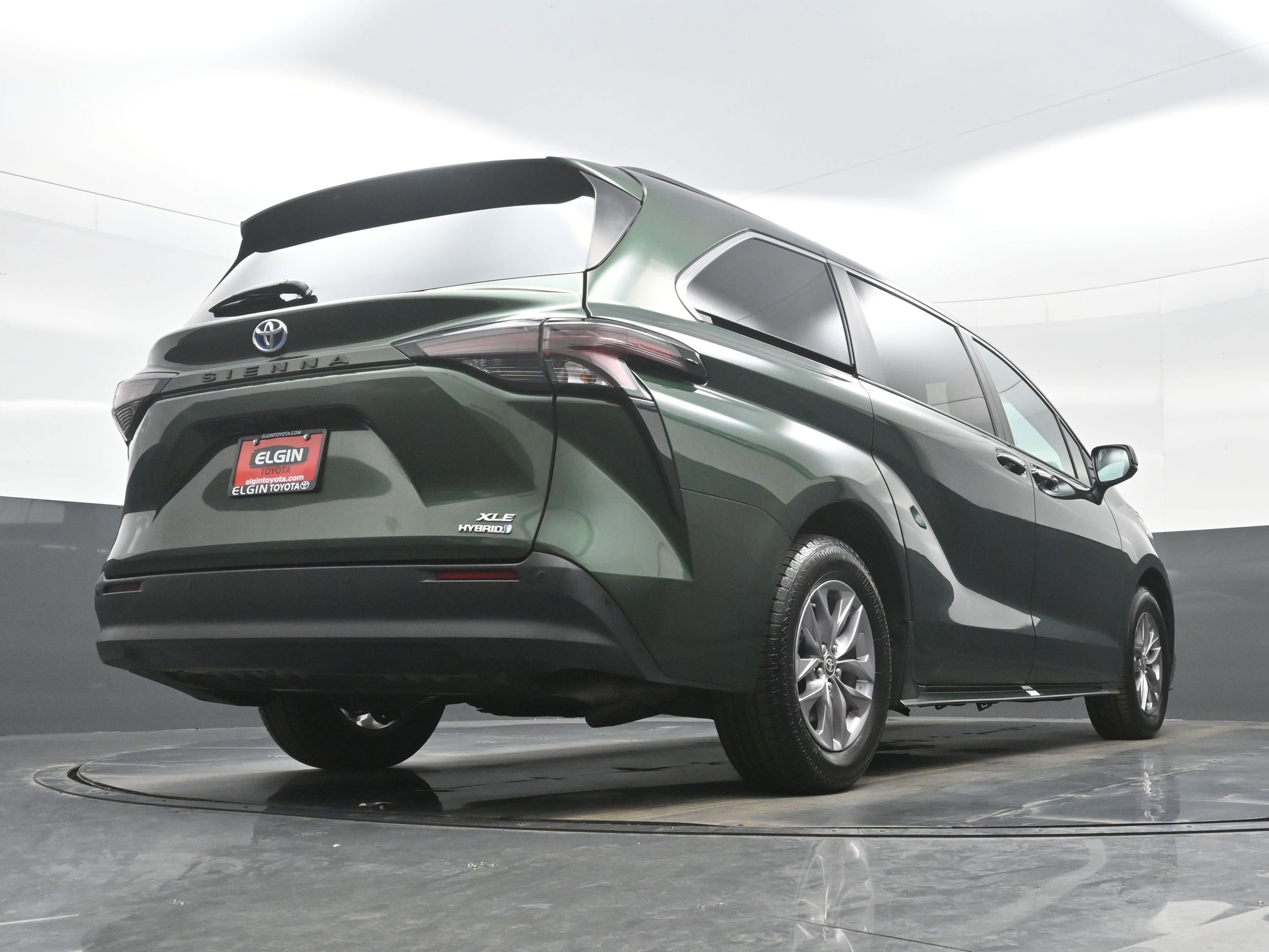 Used 2024 Toyota Sienna XLE image 33