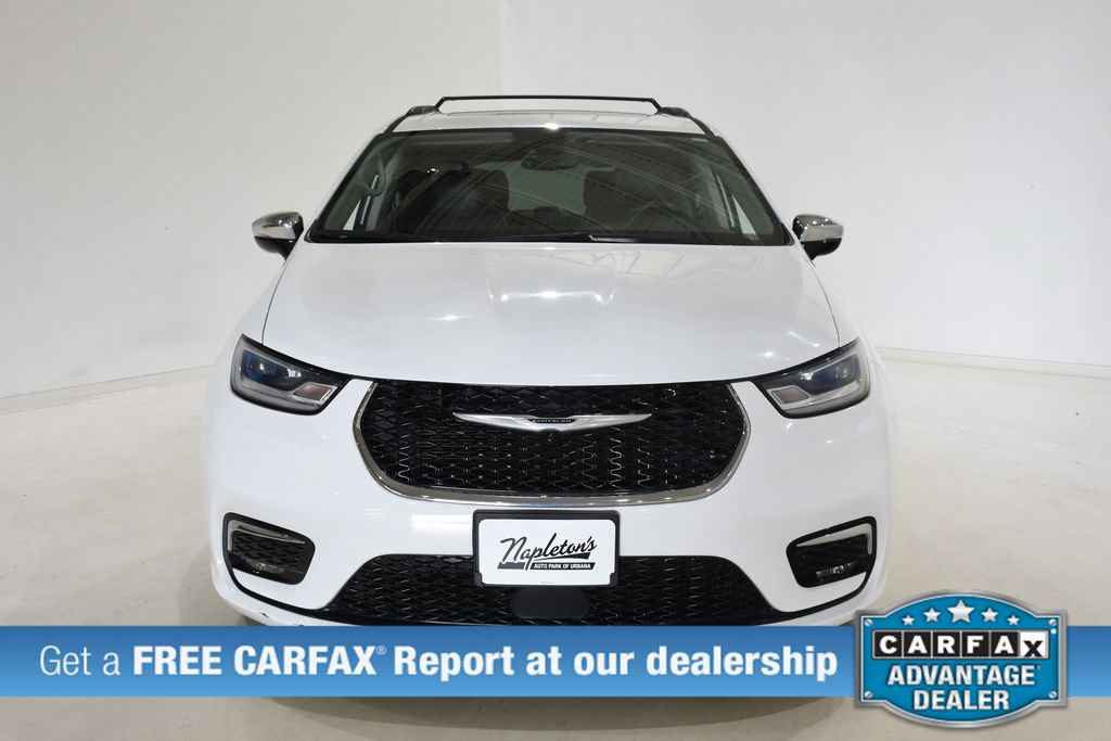 Used 2023 Chrysler Pacifica Limited FWD image 2
