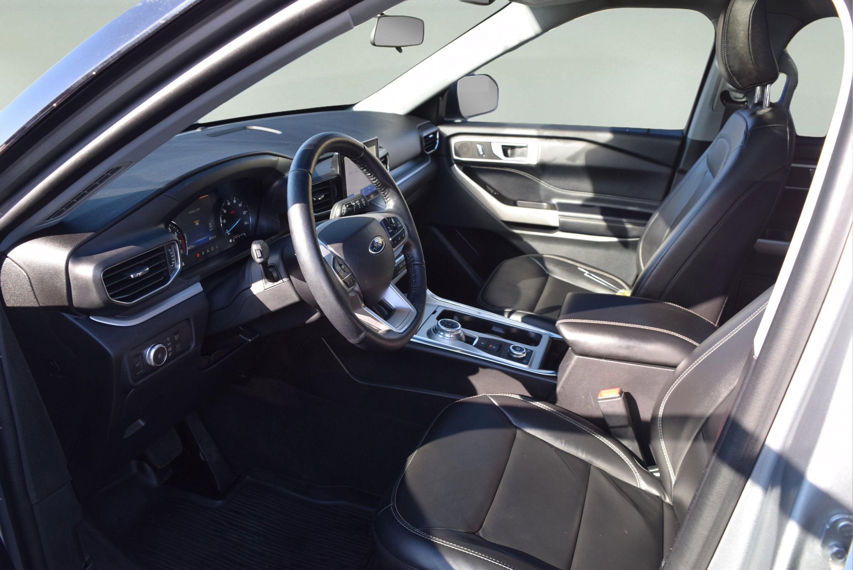 Used 2022 Ford Explorer XLT w/ Equipment Group 202A image 11