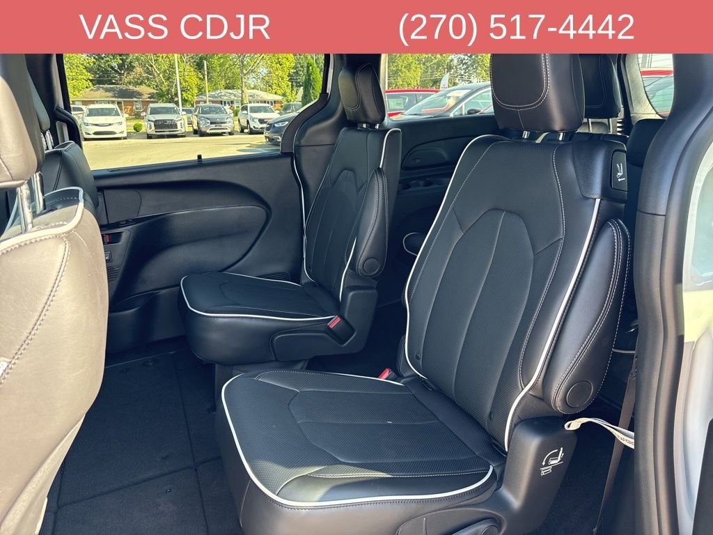 New 2026 Chrysler Pacifica Limited w/ S Appearance Package image 32