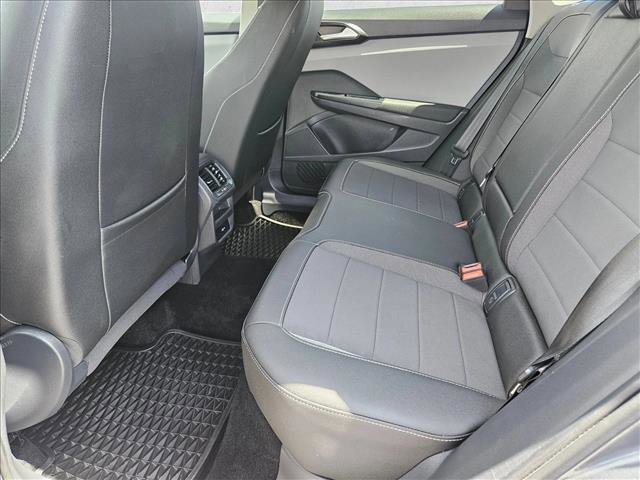 Certified 2023 Volkswagen Taos SE FWD image 17