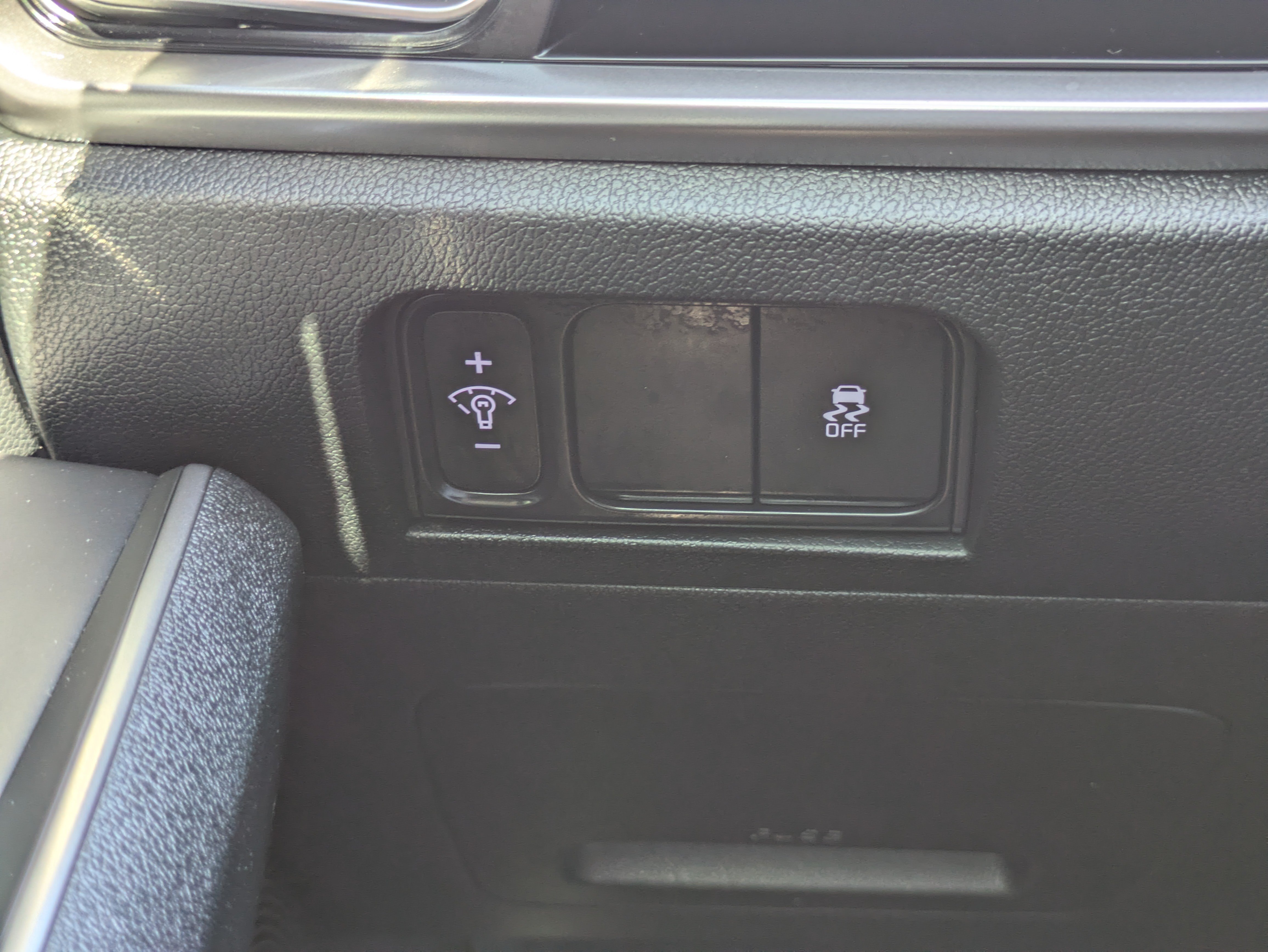 Certified 2025 Kia Sorento LX FWD image 32