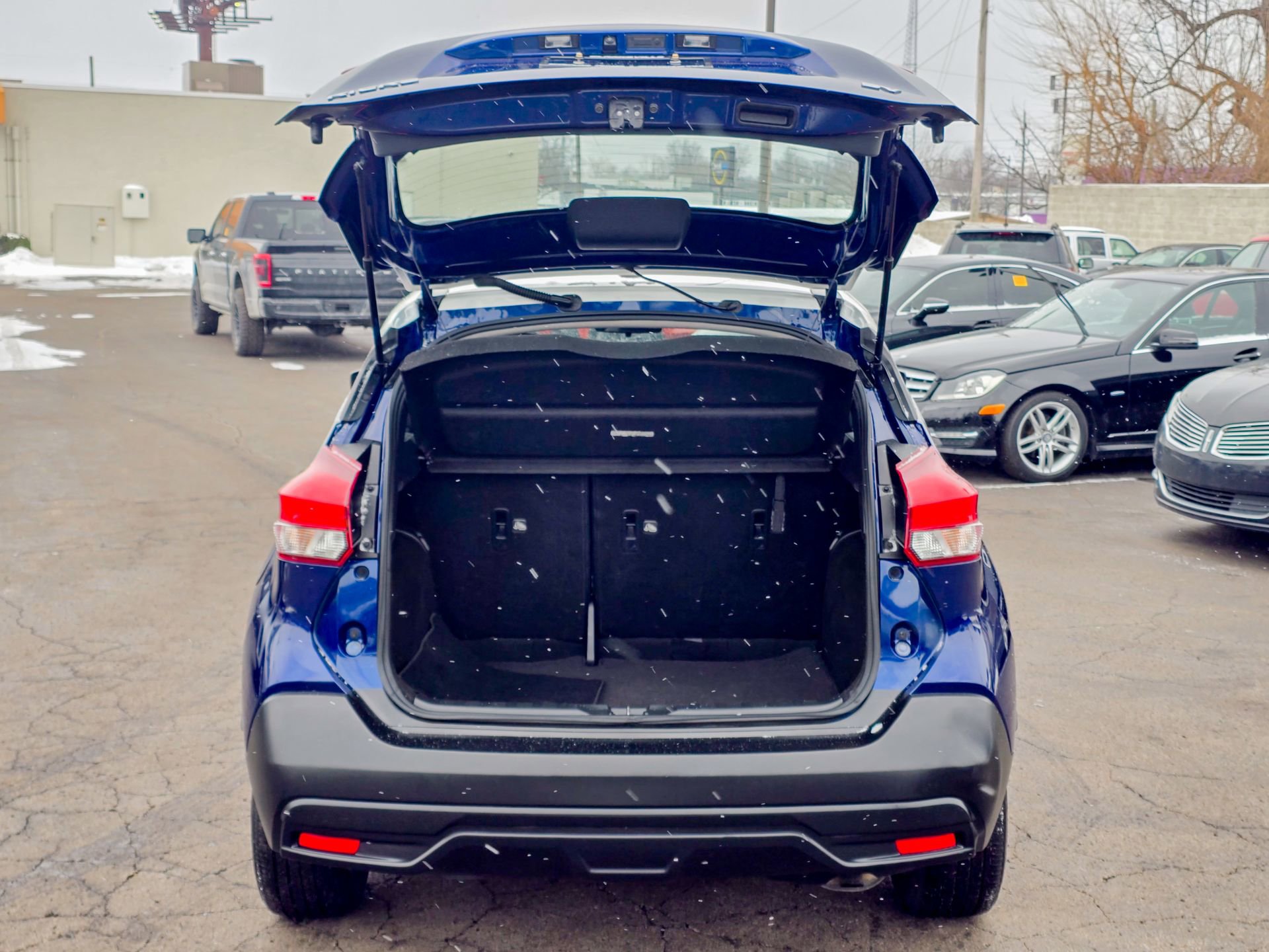 Used 2018 Nissan Kicks SV image 32