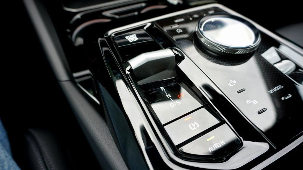 Used 2026 BMW 530i xDrive w/ Premium Package image 19