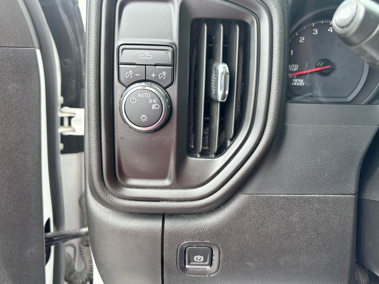 Used 2022 Chevrolet Silverado 1500 Custom RWD image 25