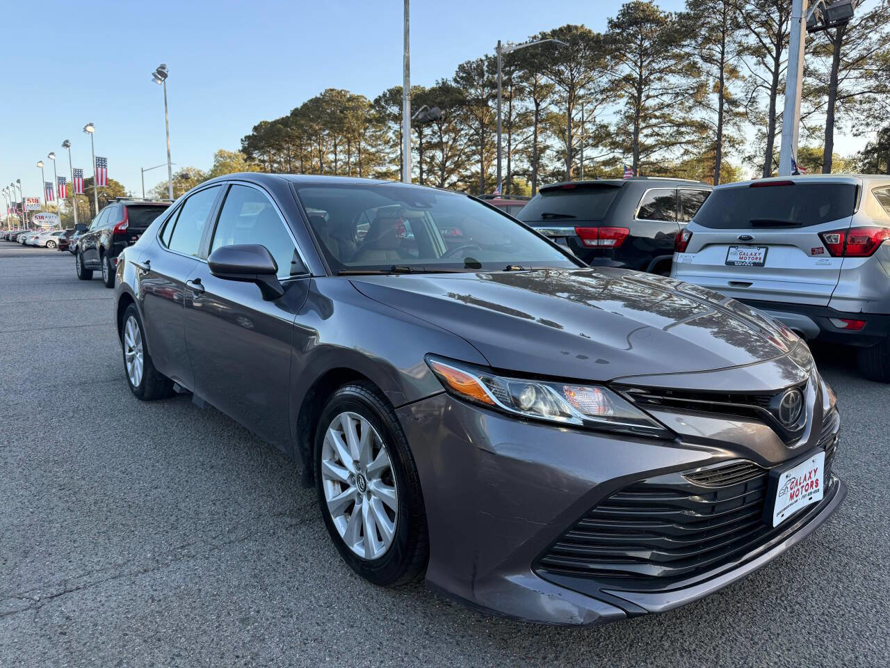 Used 2020 Toyota Camry LE image 2