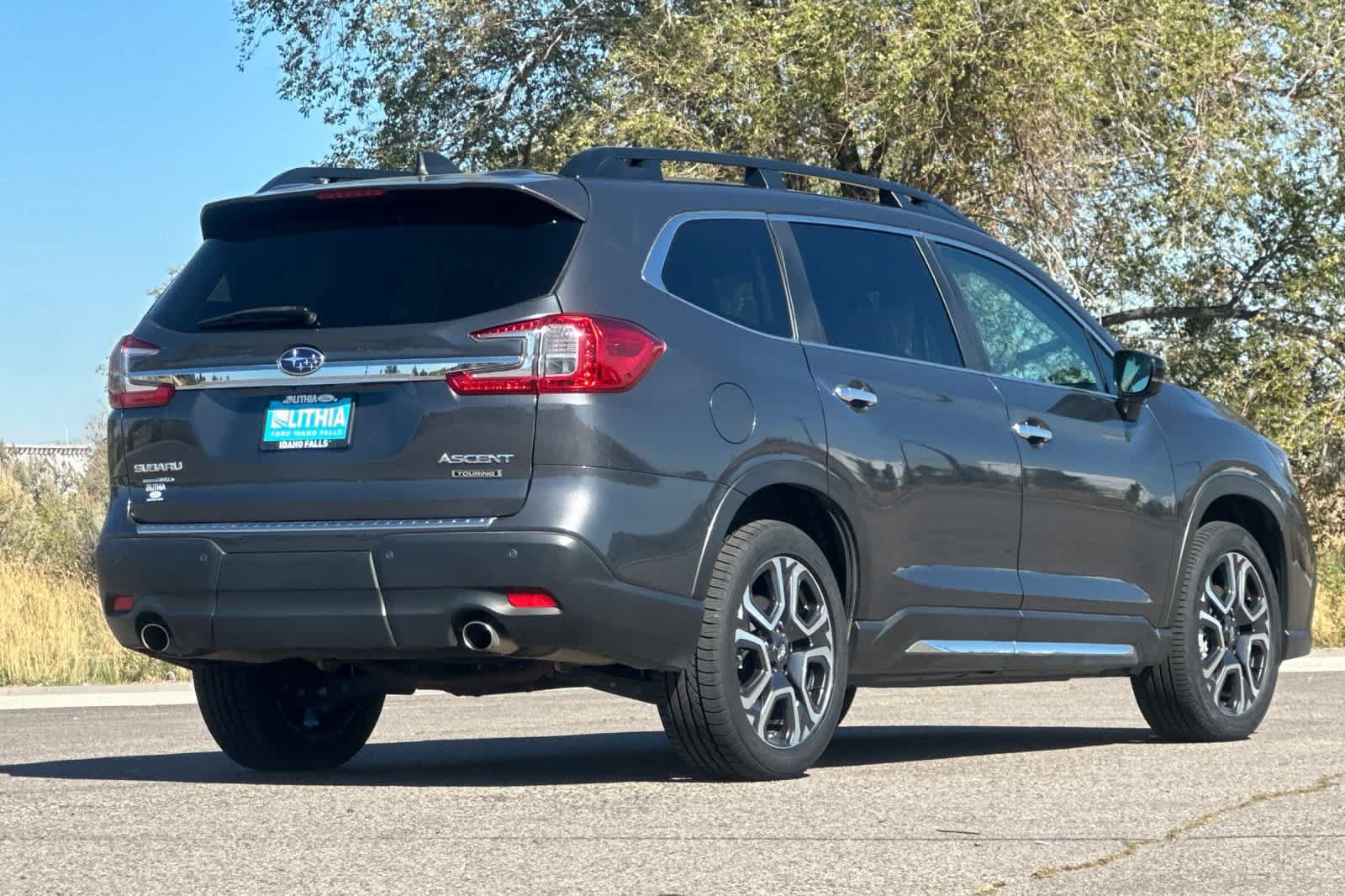 Used 2024 Subaru Ascent Touring AWD/4WD image 2