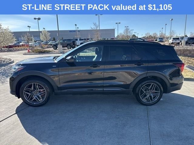 Used 2025 Ford Explorer ST-Line w/ ST-Line Street Pack image 4