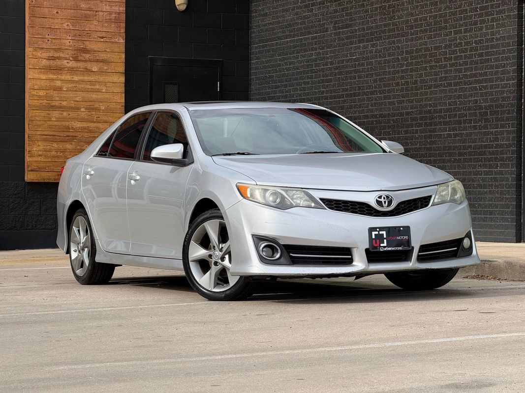 Used 2013 Toyota Camry SE w/ Leather Pkg FWD image 6