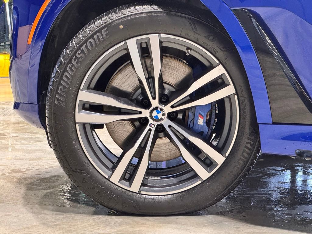 Used 2024 BMW X7 M60i image 10