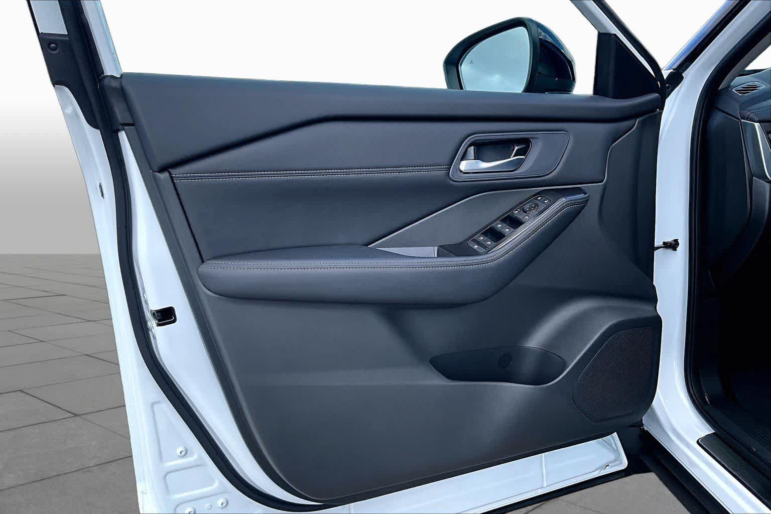 New 2027 Nissan Rogue Dark Armor FWD image 10