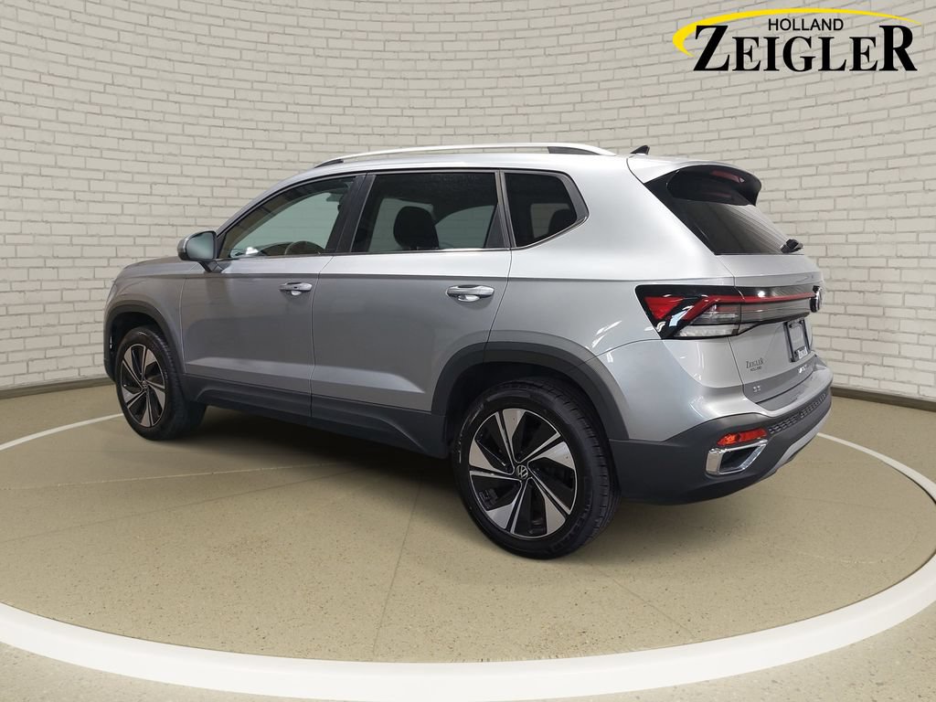 Used 2025 Volkswagen Taos SE AWD/4WD image 7