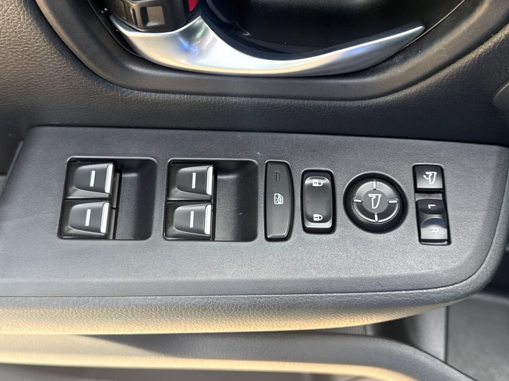 Used 2025 Honda Pilot TrailSport image 14