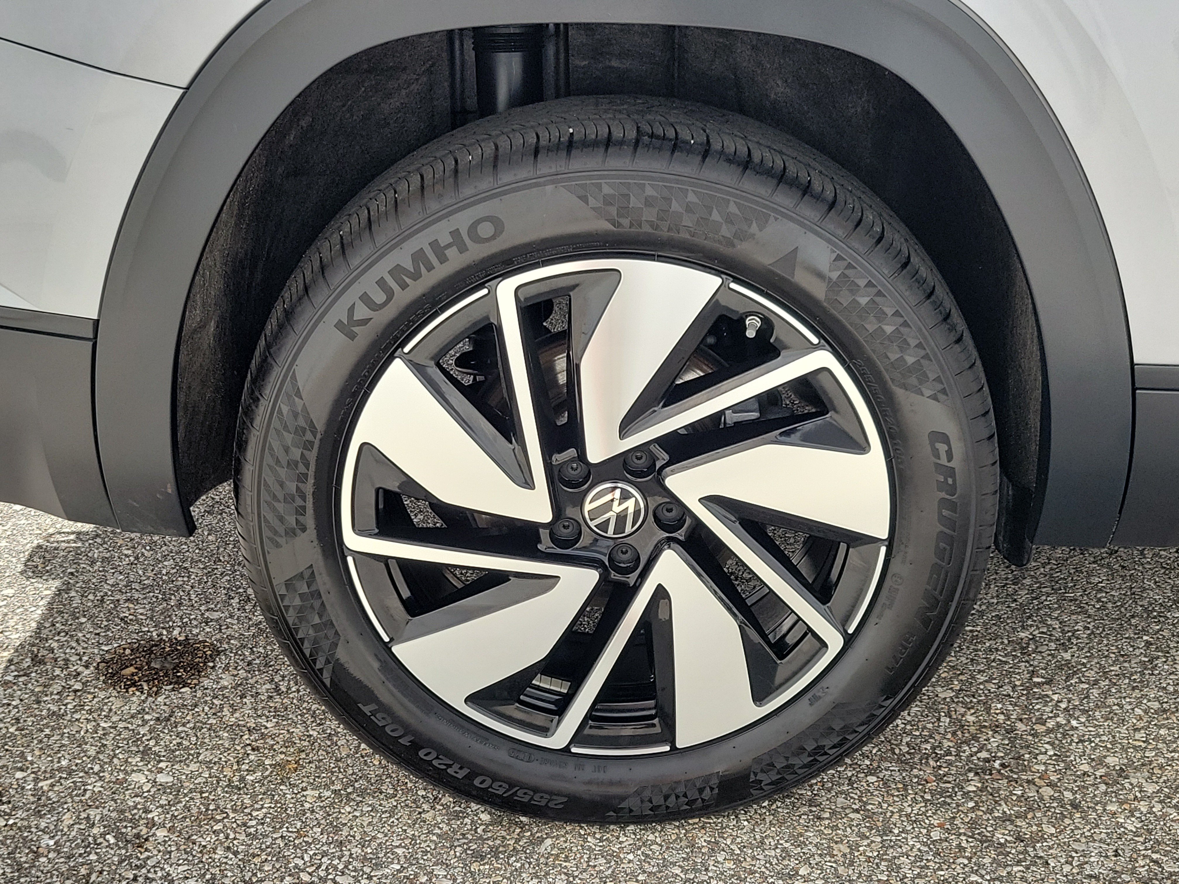 Used 2025 Volkswagen Atlas SE AWD/4WD image 12