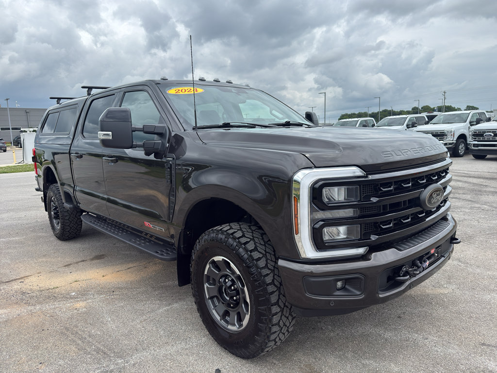 Used 2024 Ford F250 Lariat w/ Lariat Ultimate Package AWD/4WD image 3