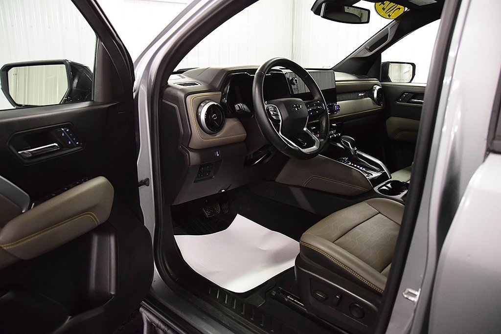 Used 2024 Chevrolet Colorado ZR2 w/ ZR2 Convenience Package III image 16