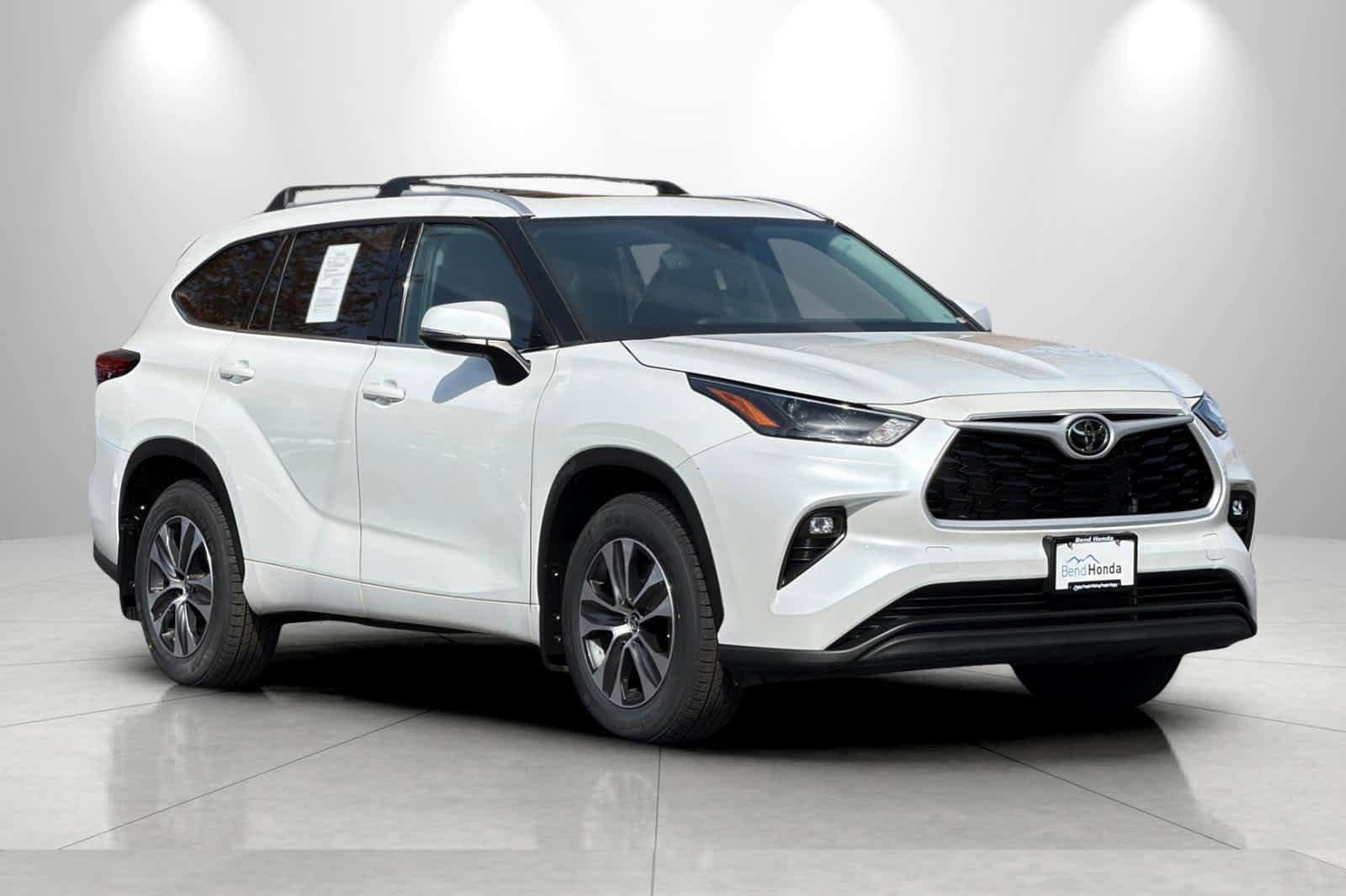 Used 2022 Toyota Highlander XLE AWD/4WD image 9