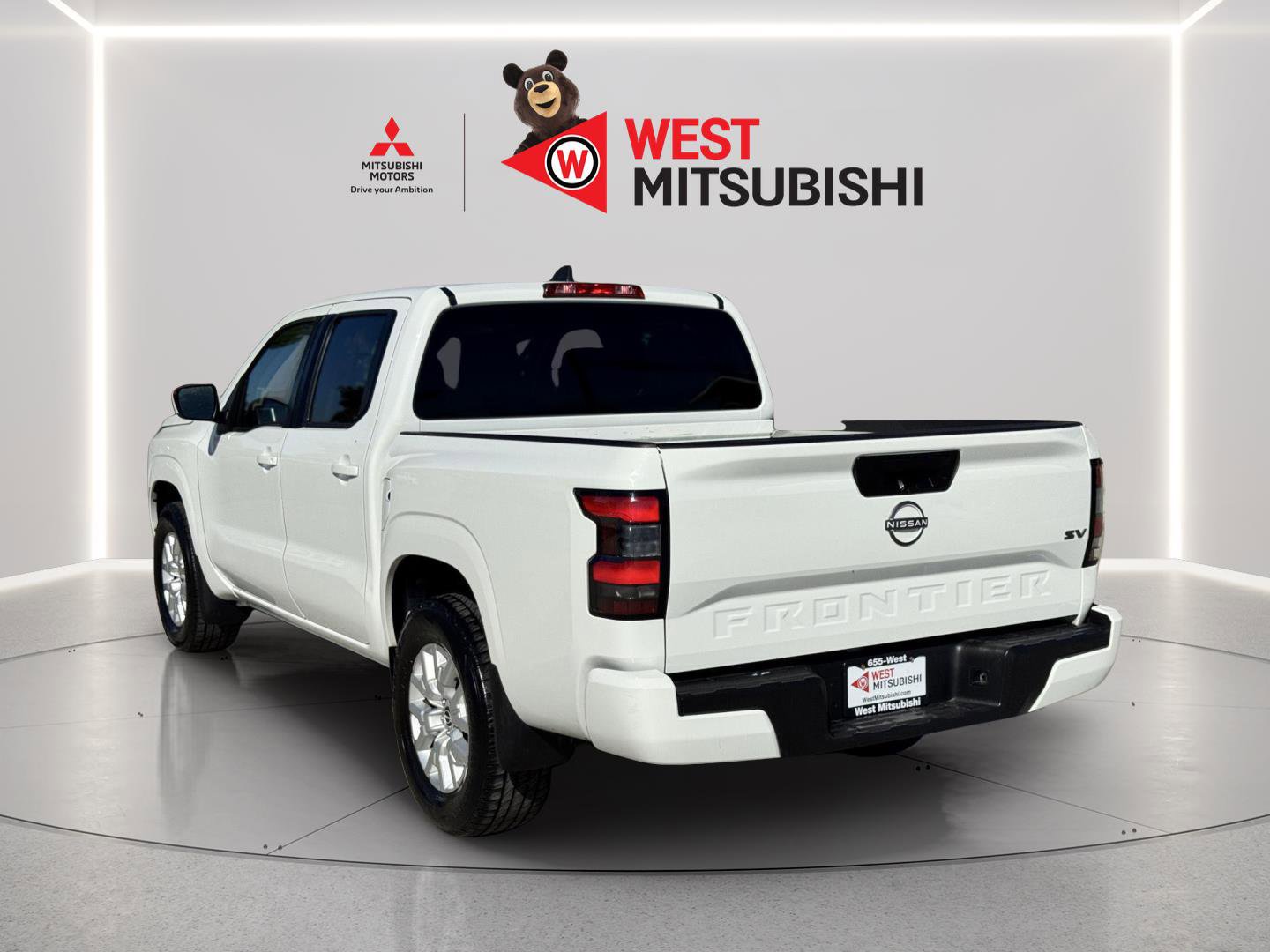 Used 2022 Nissan Frontier SV image 2