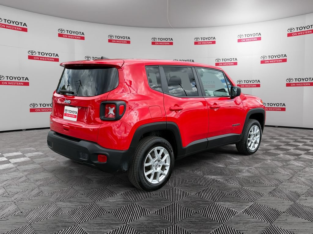 Used 2023 Jeep Renegade Latitude AWD/4WD image 5