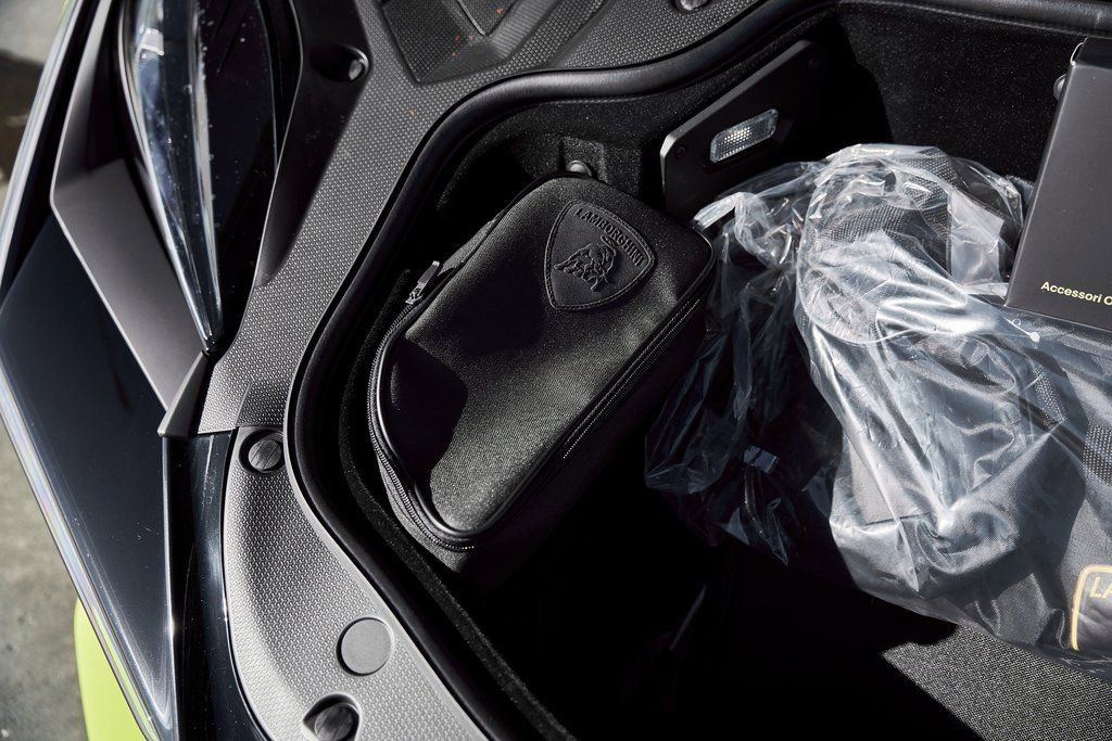 Used 2025 Lamborghini Revuelto image 22