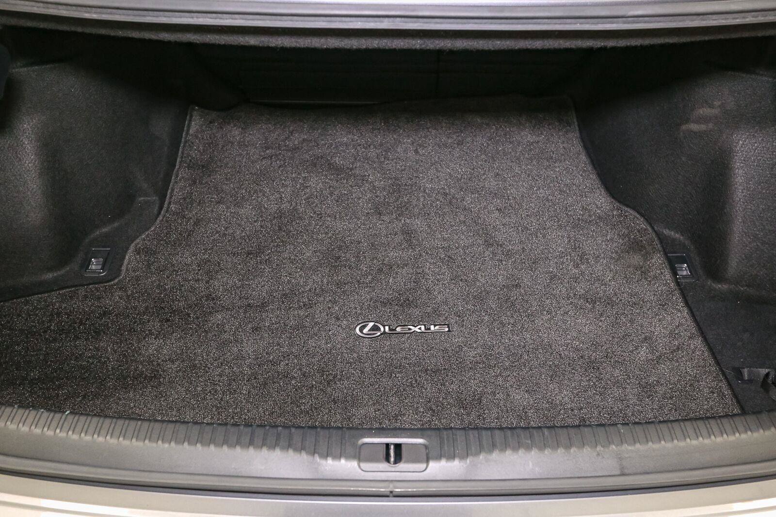 Used 2018 Lexus IS 300 AWD w/ Comfort Package image 12