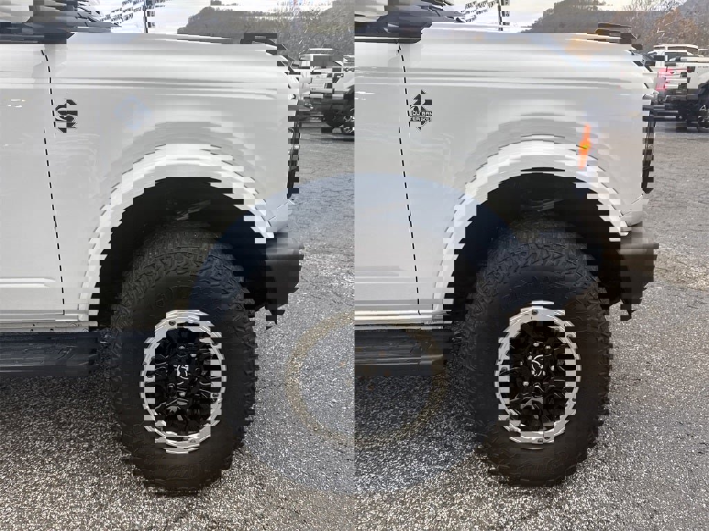 Used 2023 Ford Bronco Outer Banks image 2