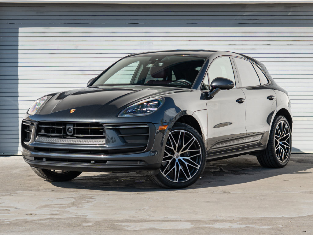 Certified 2023 Porsche Macan AWD/4WD image 1