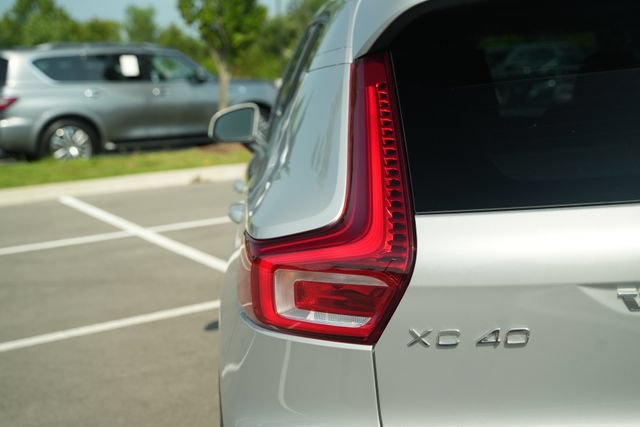 Used 2025 Volvo XC40 B5 Plus AWD/4WD image 43