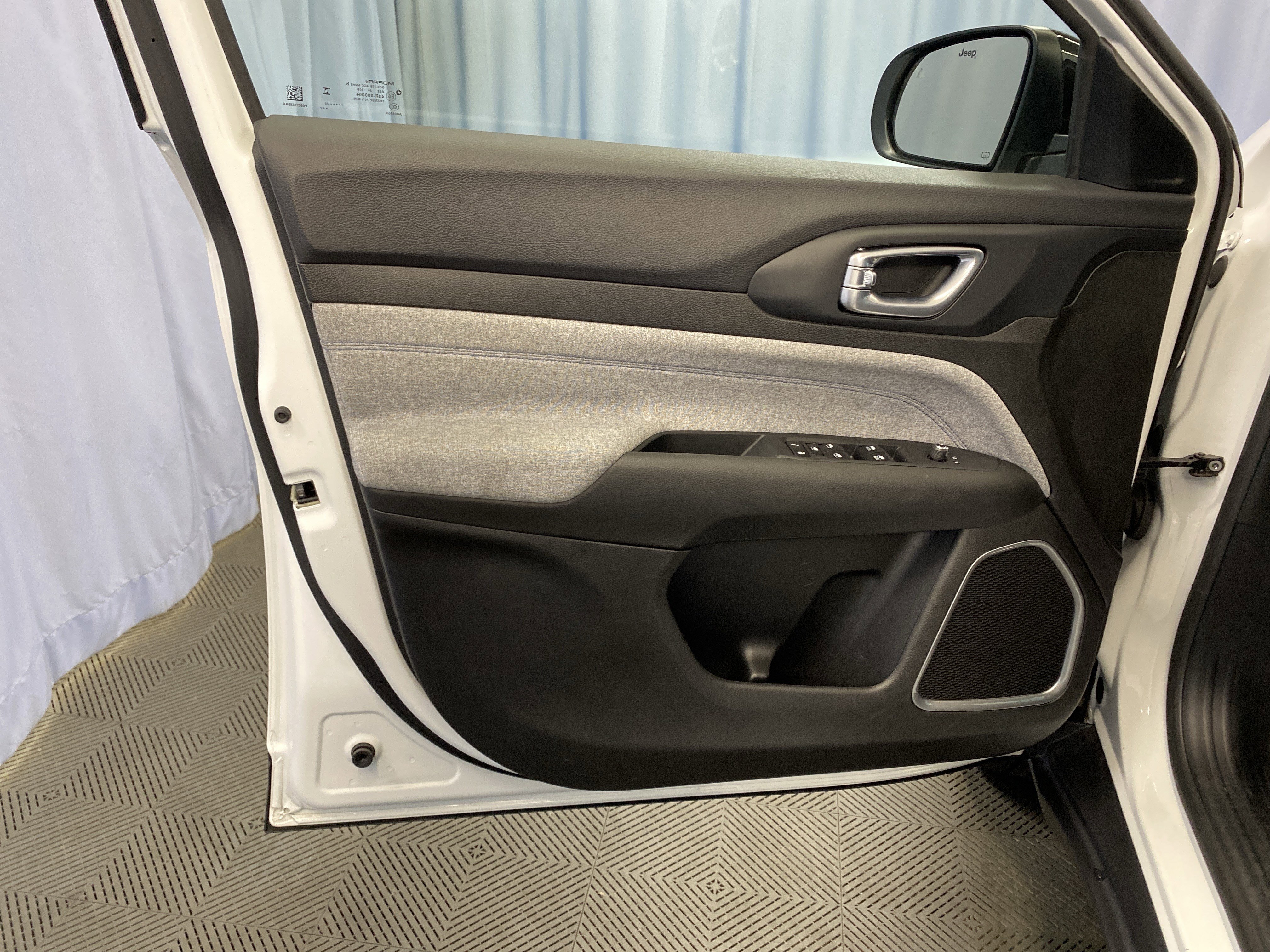 Certified 2024 Jeep Compass Latitude image 11