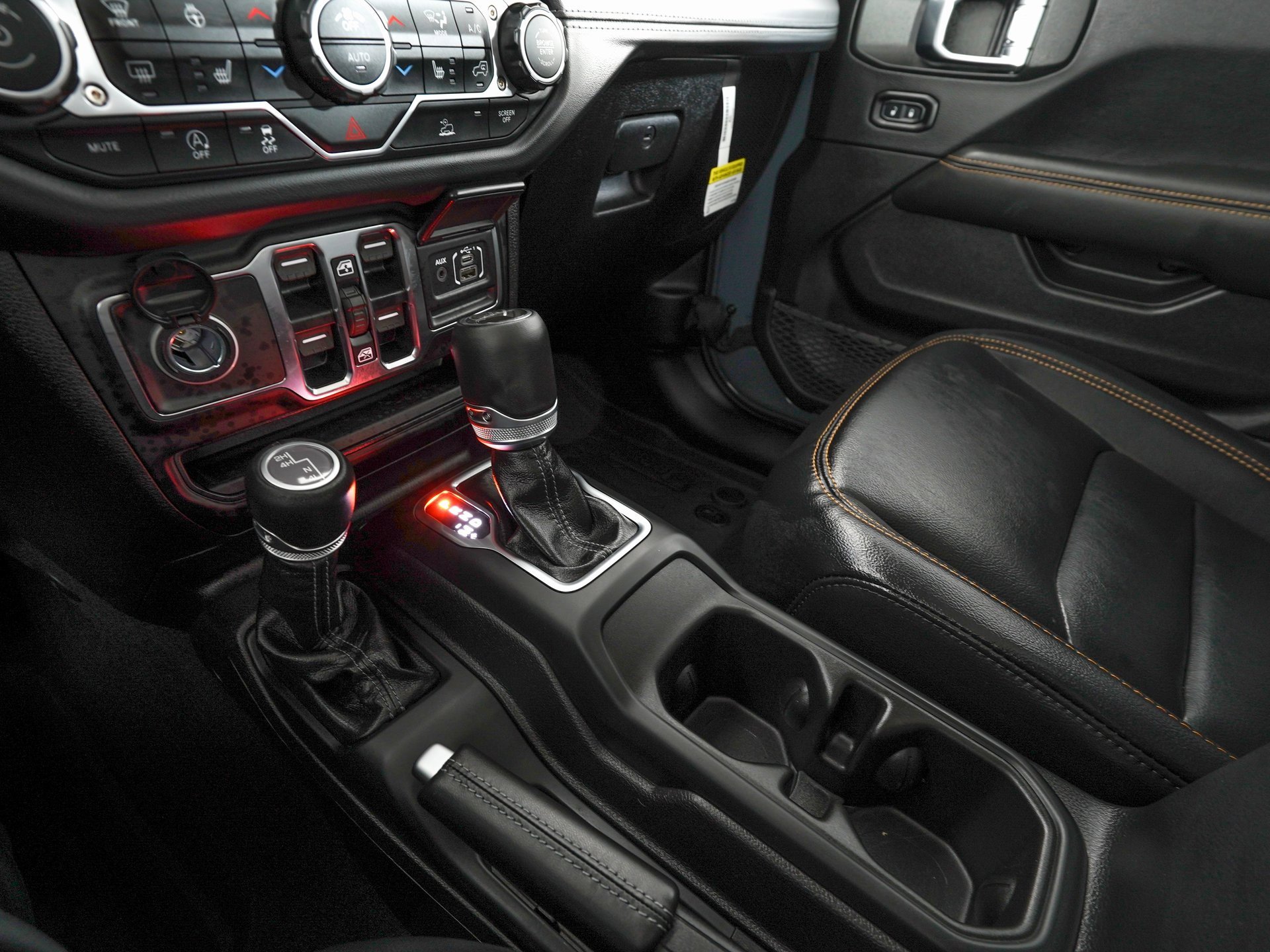 Used 2025 Jeep Gladiator Sport image 21