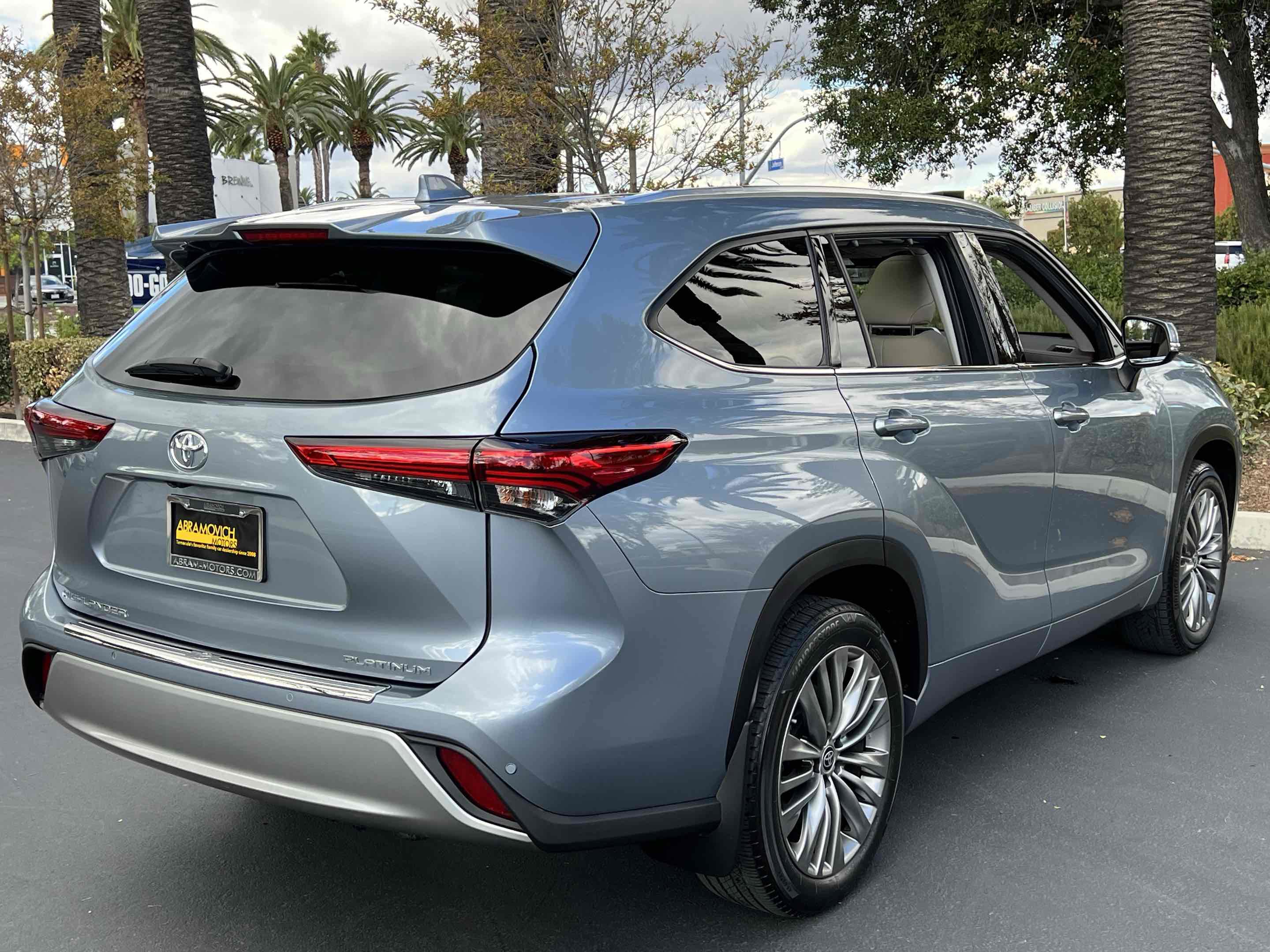 Used 2020 Toyota Highlander Platinum image 18