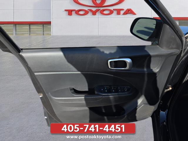 Used 2021 Hyundai Venue SEL w/ Premium Package FWD image 12