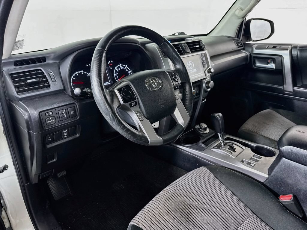 Used 2020 Toyota 4Runner SR5 AWD/4WD image 9