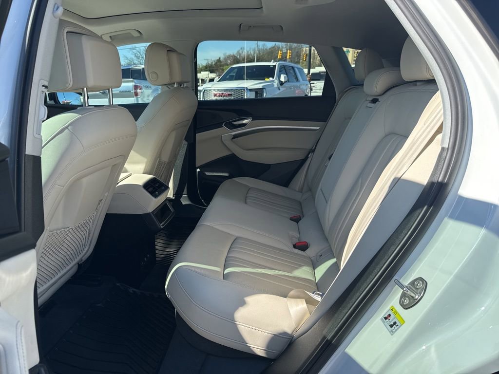 Used 2019 Audi e-tron Premium Plus image 24