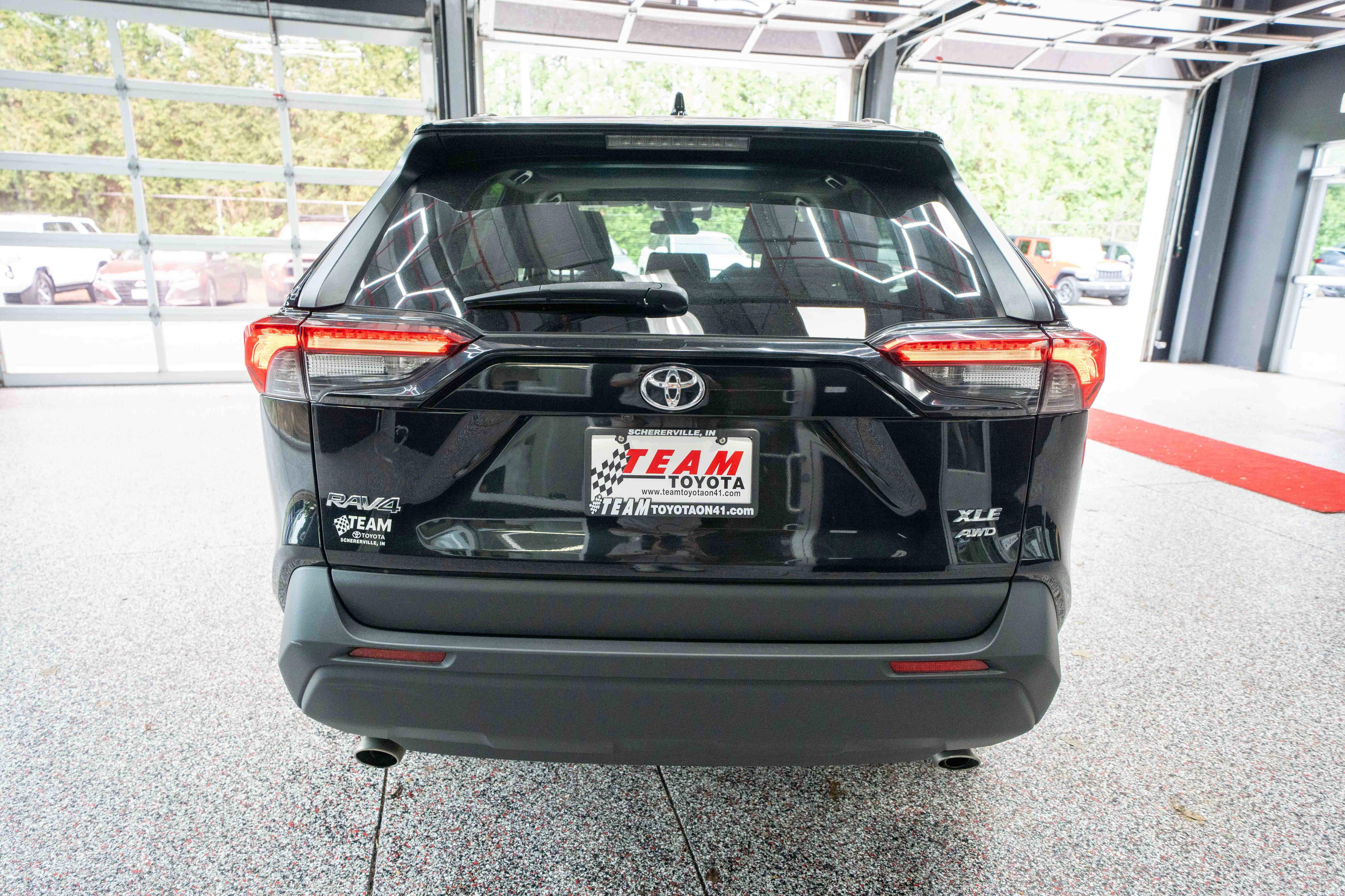 Used 2020 Toyota RAV4 XLE w/ Convenience Package AWD/4WD image 3