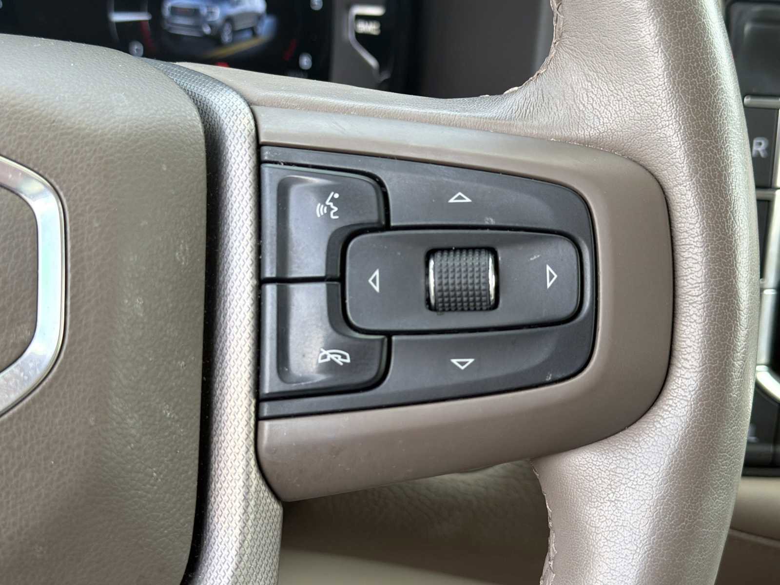 Used 2024 GMC Yukon Denali w/ Denali Reserve Package image 12