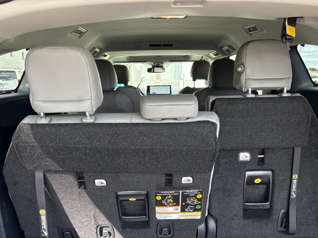 Used 2026 Toyota Sienna XLE FWD image 6