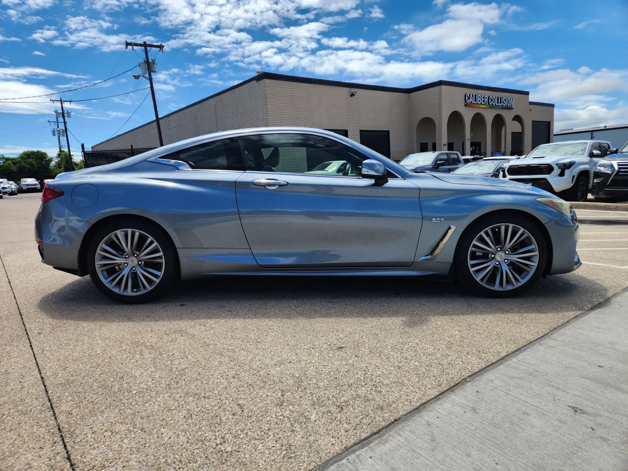 Used 2017 INFINITI Q60 3.0t w/ Premium Plus Package 3.0T AWD/4WD image 6