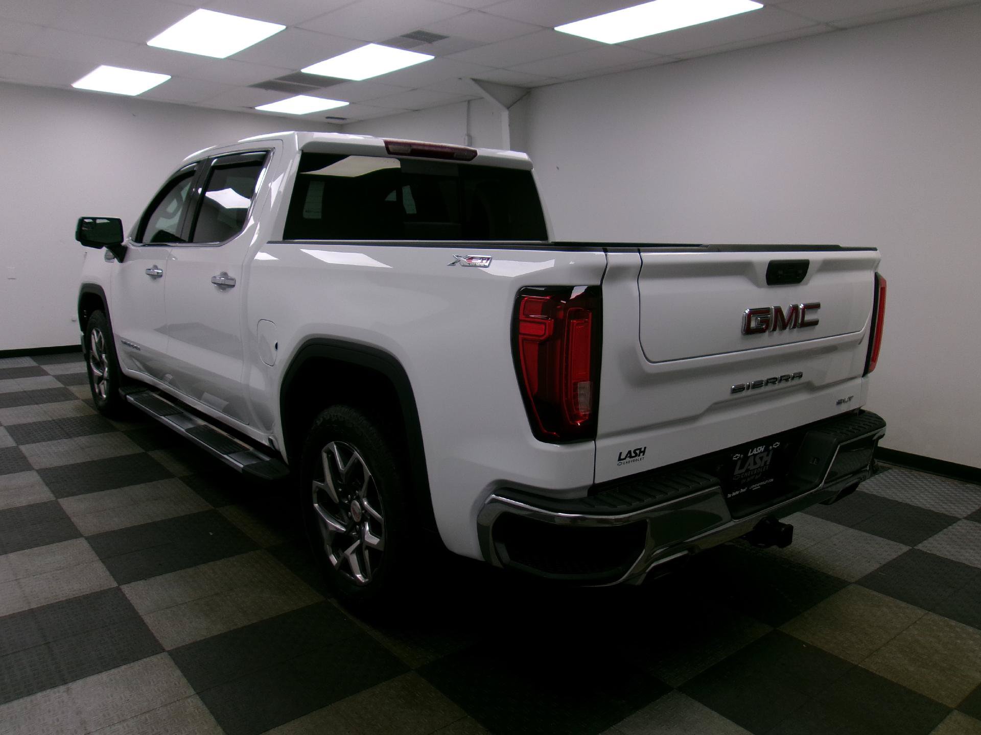 Used 2023 GMC Sierra 1500 SLT w/ SLT Premium Package AWD/4WD image 2