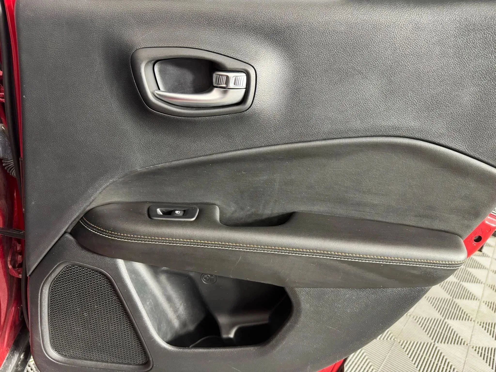 Used 2019 Jeep Compass Latitude w/ Popular Equipment Group FWD image 39
