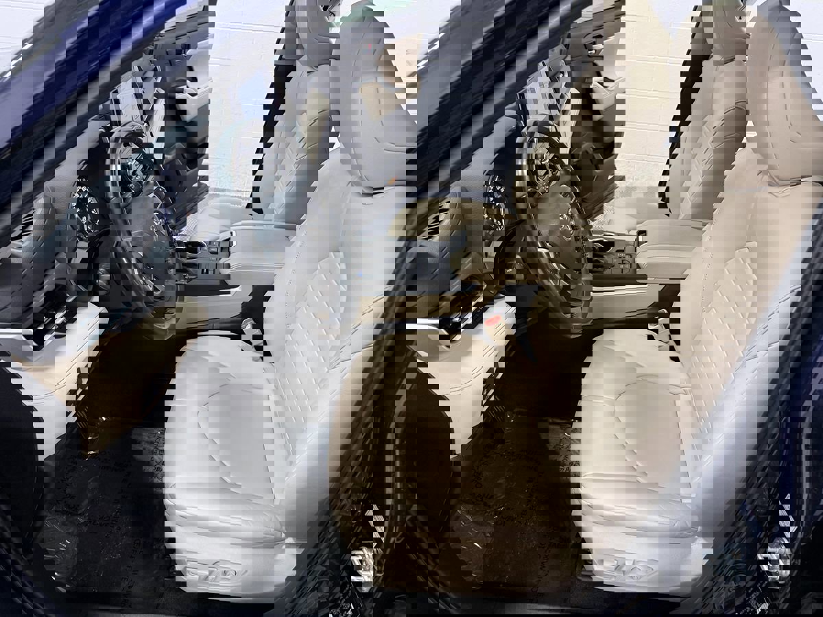 Used 2023 Toyota Highlander XLE image 11